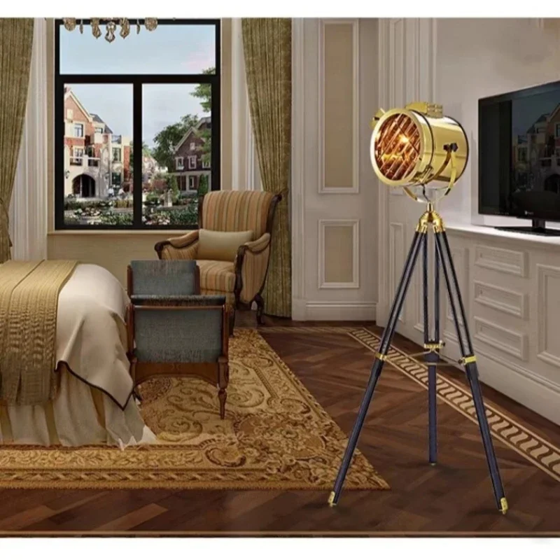 الشمال الإبداعية مصمم الفولاذ  - مراجعة Floor Lamp Tripod وسعره