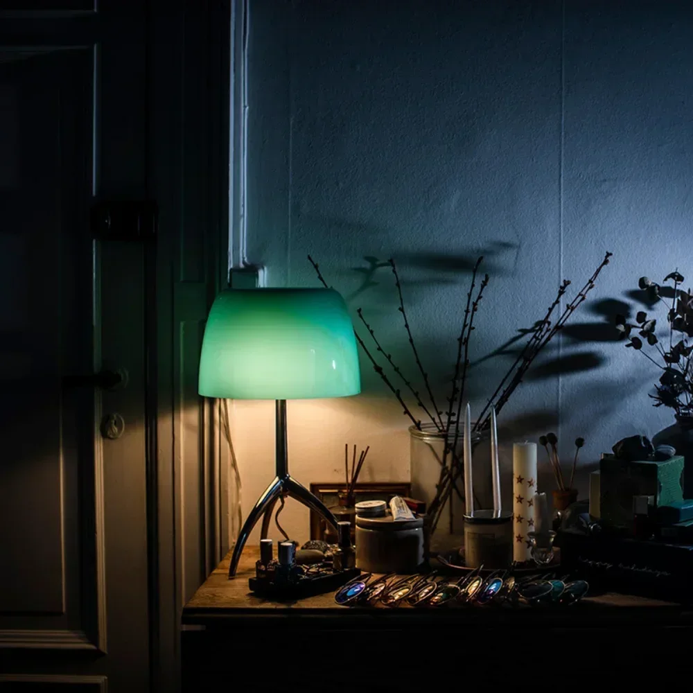 مصباح طاولة زجاجي إيطالي عتيق، - مراجعة Floor Lamp Tripod وسعره
