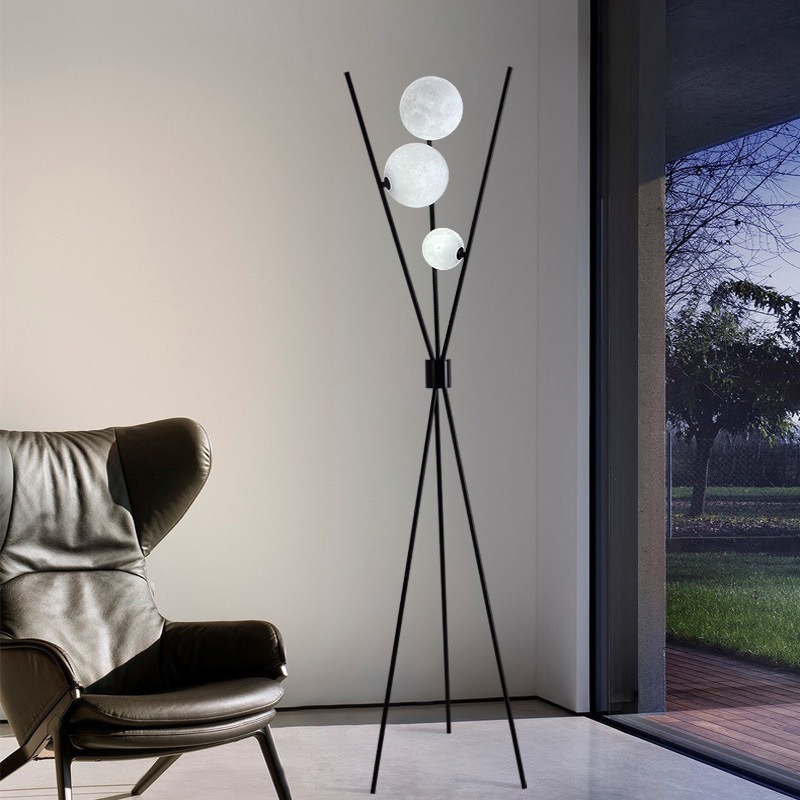 مصباح أرضي على شكل قمر بتصميم  - مراجعة Floor Lamp Tripod وسعره