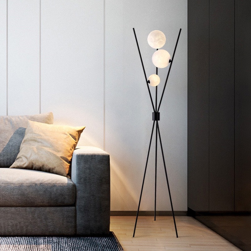 مصباح أرضي على شكل قمر بتصميم  - مراجعة Floor Lamp Tripod وسعره