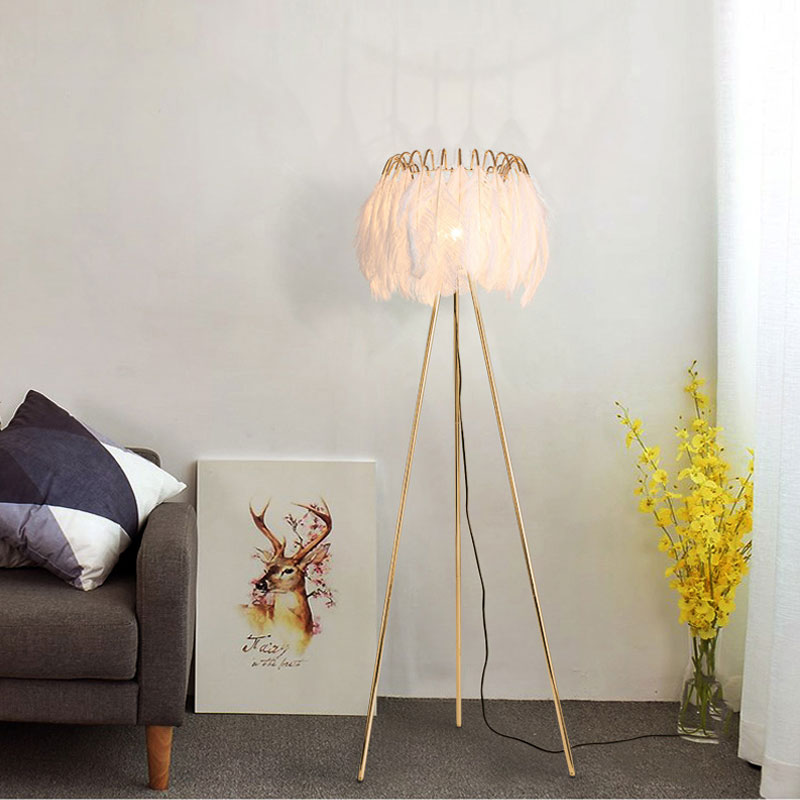 مصباح أرضي حديث لغرفة المعيشة  - مراجعة Floor Lamp Tripod وسعره