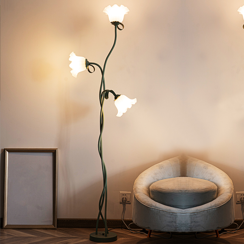 مصباح أرضي زهرة الزنبق ، ضوء ق - مراجعة Floor Lamp Tripod وسعره